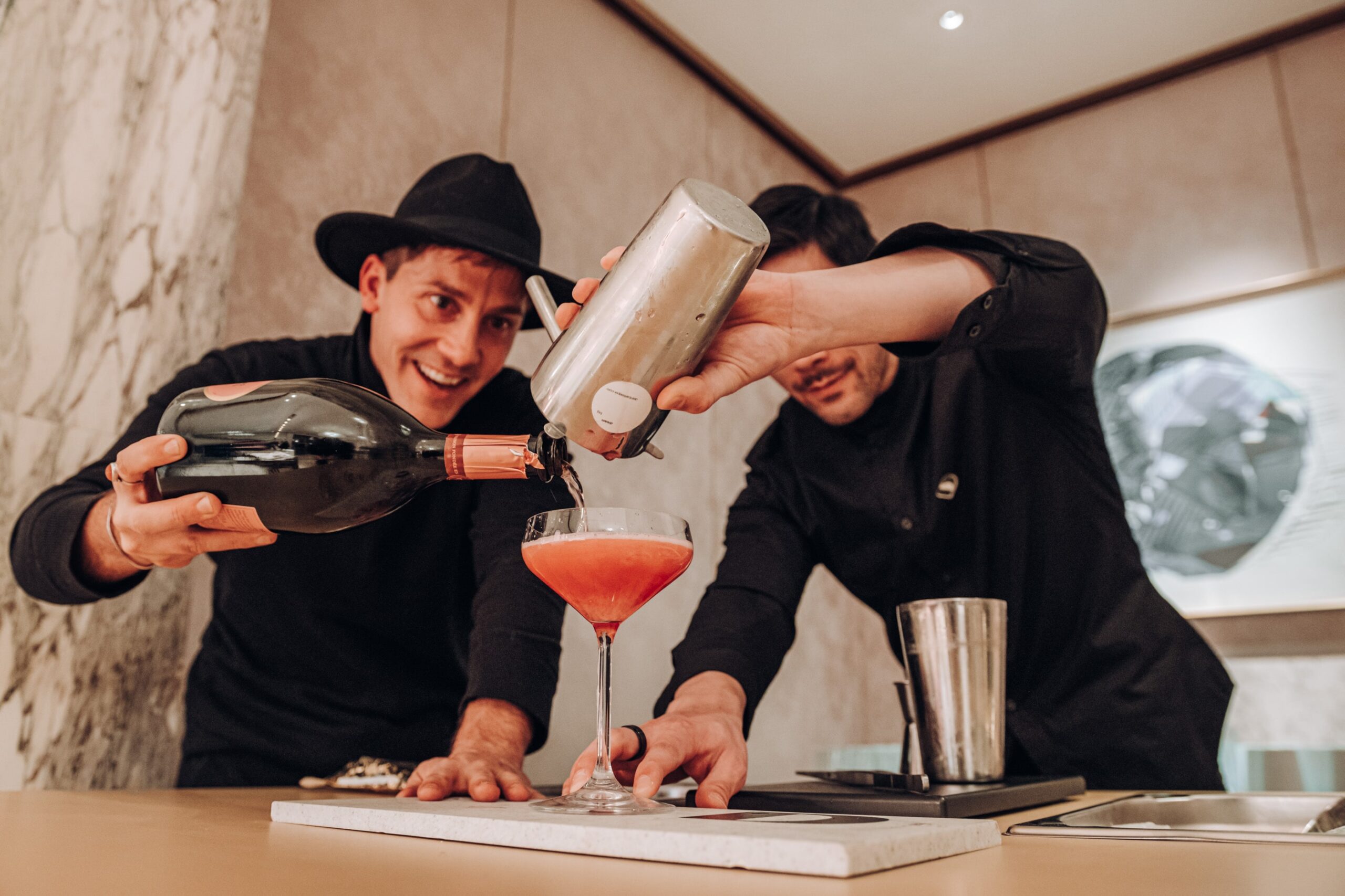 teamwork barkeeper cocktail shaker